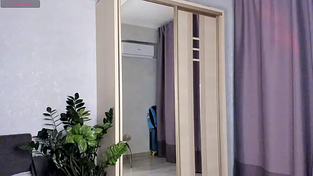 SaraShine  online show from 14, 10, 2025