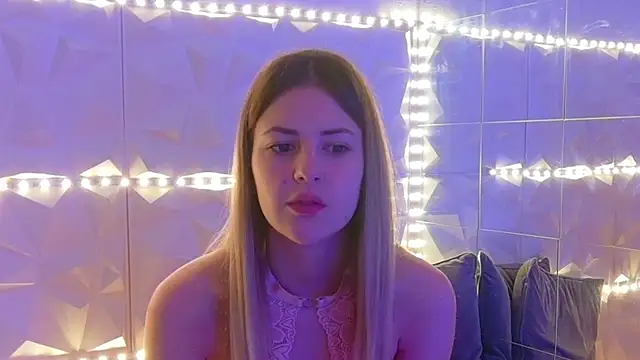 Aishha  online show from 15, 12, 2025