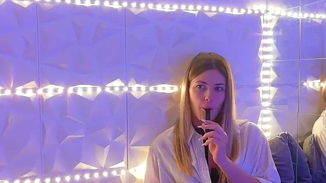 Aishha  online show from 17, 12, 2025