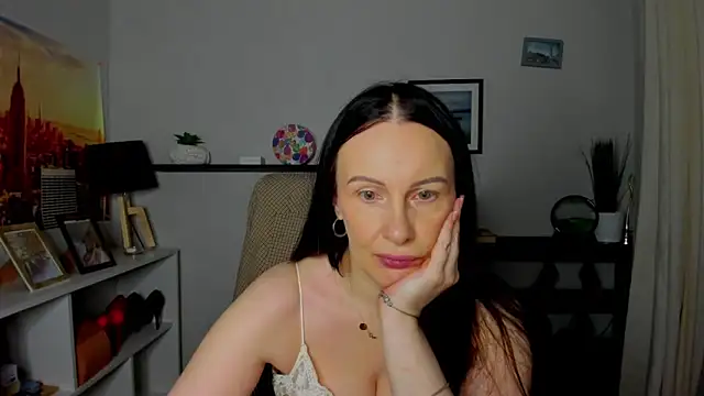 Velvet Jasmine online show from 3, 11, 2025