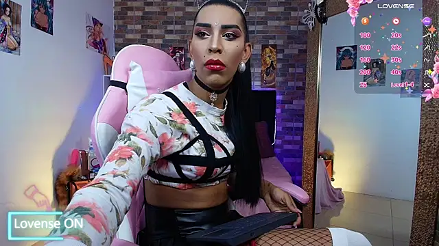 Starhott  online show from 17, 9, 2025