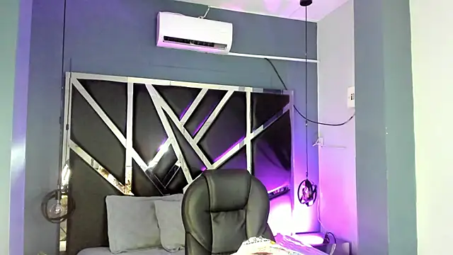 Julieth brown  online show from 27, 9, 2025