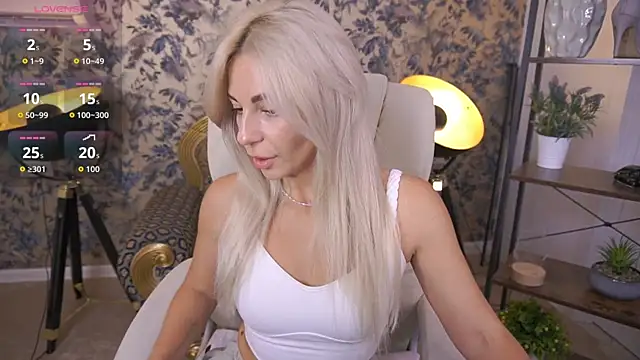 Snapshot of BellaRayyy chatting on 10, 6, 2026 BellaRayyy online show from 10, 6, 2026