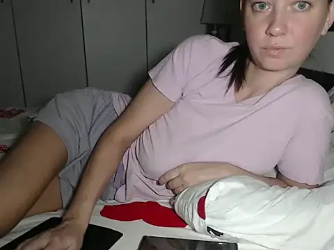 petite danielle online show from 10, 9, 2025