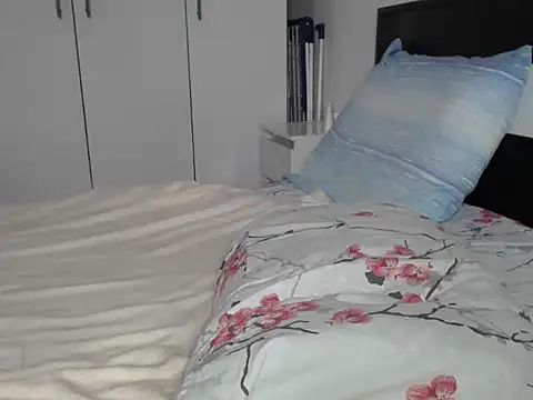 petite danielle online show from 9, 2, 2026