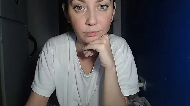 petite danielle online show from 15, 7, 2026