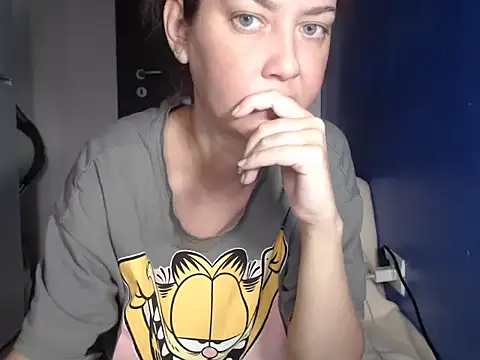 petite danielle online show from 22, 7, 2026