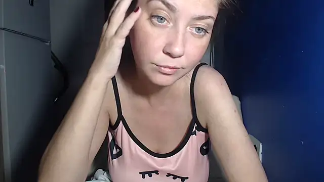 petite danielle online show from 27, 7, 2026