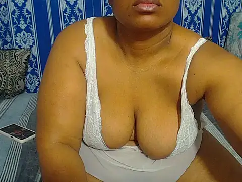 JUICEYLIPS333 online show from 14, 10, 2025