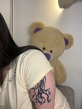 NicoleLeinn online show from 22, 10, 2025