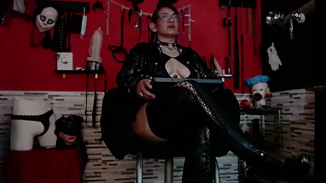 Snapshot of Miss_Mirandaa chatting on 17, 10, 2025 Miss Mirandaa online show from 17, 10, 2025