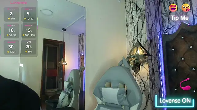 Zami Escobar of online show from 20, 3, 2026