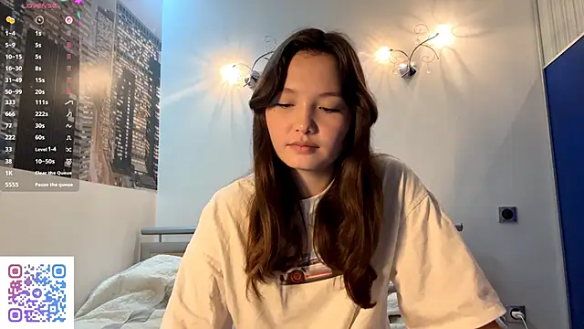 KiraVelvet online show from 18, 9, 2025