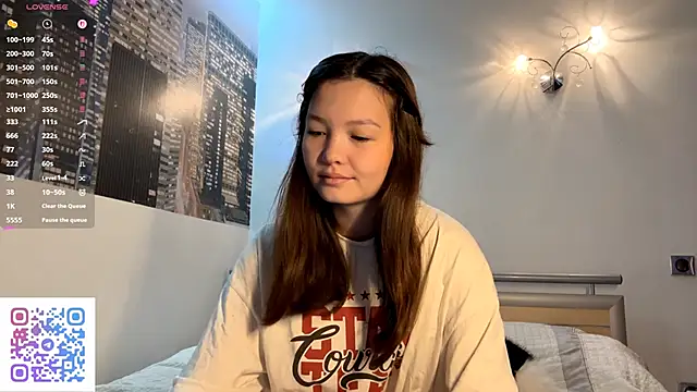 KiraVelvet online show from 22, 9, 2025