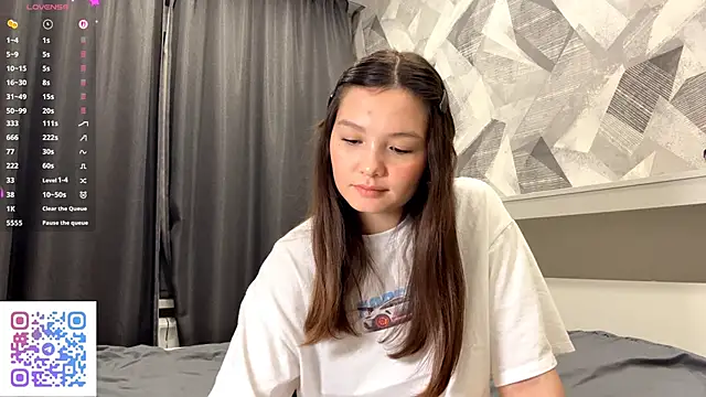 KiraVelvet online show from 13, 10, 2025