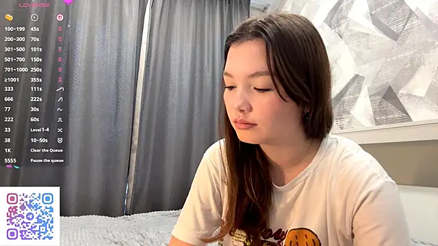 KiraVelvet online show from 28, 10, 2025