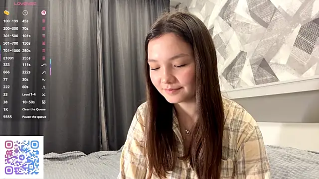 KiraVelvet online show from 7, 11, 2025