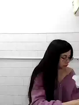 Snapshot of Kylie_Rivers chatting on 3, 10, 2025 Kylie Rivers online show from 3, 10, 2025