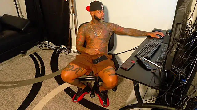 SLANGONDEMHOES online show from 3, 11, 2025