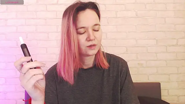 Ericha Stone online show from 12, 4, 2026