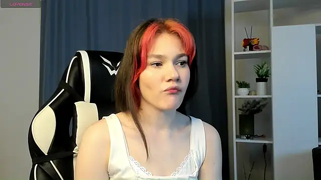 MauraSpurrier online show from 22, 10, 2025