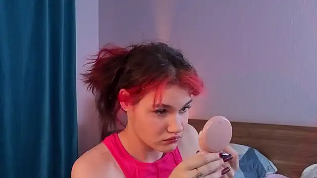 MauraSpurrier online show from 25, 10, 2025