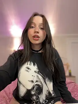 YourLittleDevil online show from 24, 9, 2025