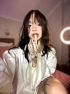 YourLittleDevil online show from 10, 10, 2025