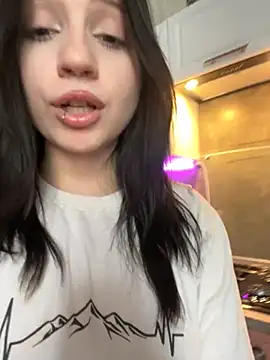 YourLittleDevil online show from 23, 4, 2026