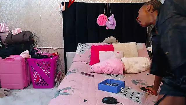 Snapshot of SexyPetitex25 chatting on 19, 11, 2025 SexyPetitex25 online show from 19, 11, 2025