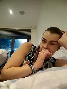 Snapshot of Carolinemiam chatting on 30, 10, 2025 Carolinemiam online show from 30, 10, 2025