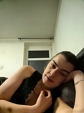 Snapshot of Carolinemiam chatting on 27, 11, 2025 Carolinemiam online show from 27, 11, 2025