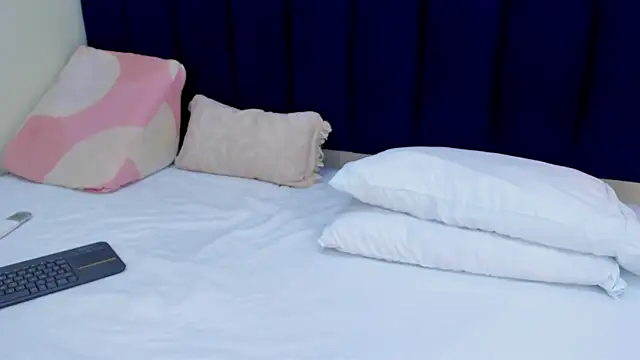 sophieturner mg online show from 28, 3, 2026