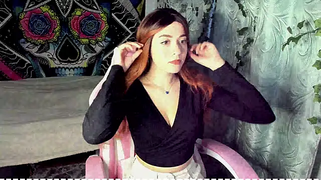 Snapshot of mona_fly chatting on 13, 10, 2025 mona fly online show from 13, 10, 2025