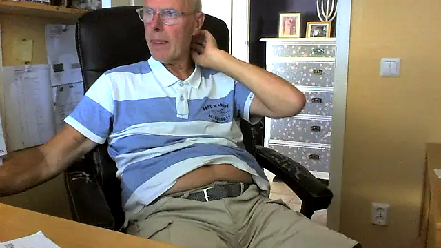 Snapshot of Klipparn chatting on 3, 8, 2026 Klipparn online show from 3, 8, 2026