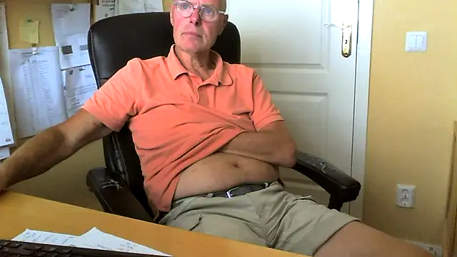 Snapshot of Klipparn chatting on 5, 8, 2026 Klipparn online show from 5, 8, 2026