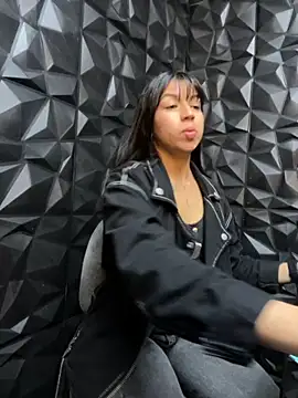 Snapshot of lil_charme chatting on 4, 10, 2025 lil charme online show from 4, 10, 2025