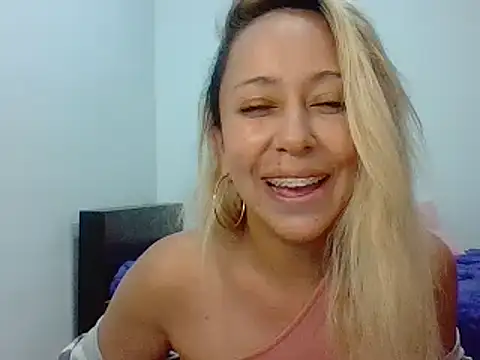 Snapshot of leah_susman chatting on 12, 9, 2025 leah susman online show from 12, 9, 2025