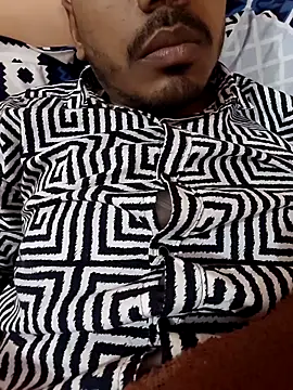 Snapshot of YourTarzan chatting on 4, 2, 2026 YourTarzan online show from 4, 2, 2026
