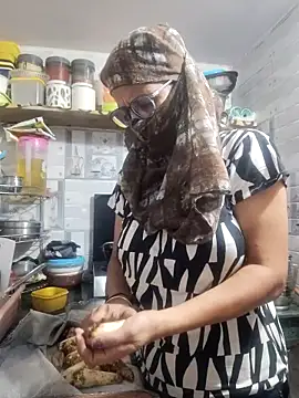 meenu bhabhi547 online show from 7, 10, 2025