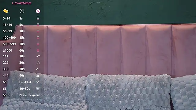 Snapshot of VanessaOlive chatting on 25, 9, 2025 VanessaOlive online show from 25, 9, 2025