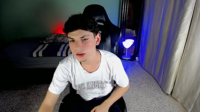 dilan hott  online show from 2, 10, 2025