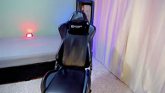 dilan hott  online show from 6, 10, 2025