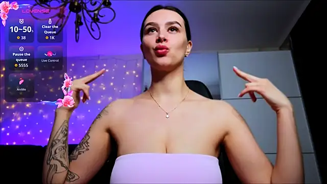 Snapshot of Veronica_Larsson chatting on 21, 4, 2026 Veronica Larsson online show from 21, 4, 2026