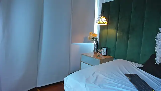 kittyy milk 001 online show from 17, 10, 2025