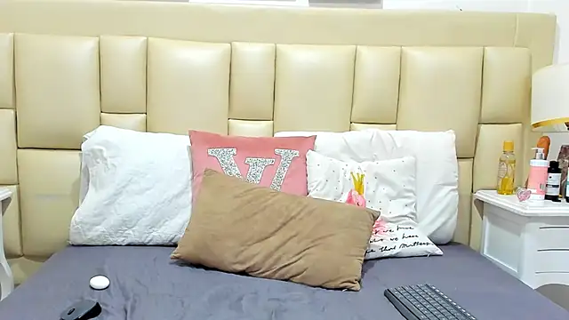 SkinnyGirl 28 online show from 13, 11, 2025