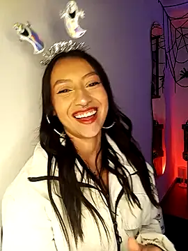 Luna Moo  online show from 8, 10, 2025