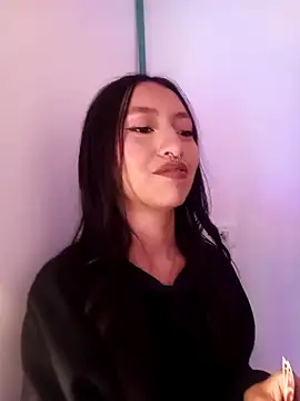 Luna Moo  online show from 4, 11, 2025