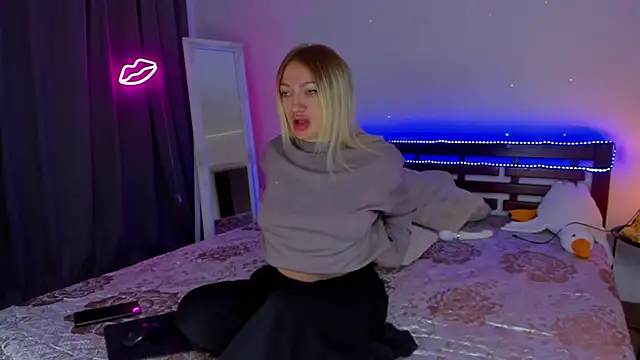 MikkiShowww online show from 19, 9, 2025