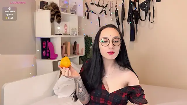 Jinhee Tiny online show from 5, 11, 2025